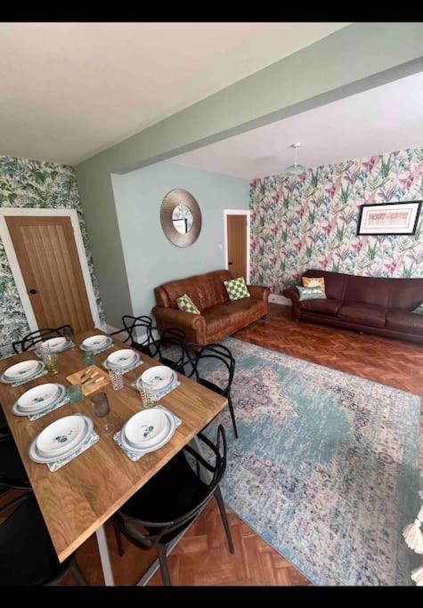 Spacious Semi-Detached Southsea House, Free Parking On Drive Portsmouth Exterior photo