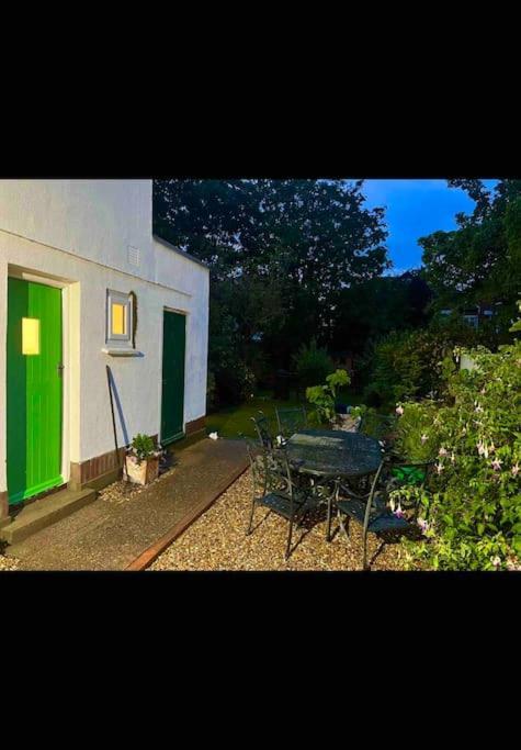 Spacious Semi-Detached Southsea House, Free Parking On Drive Portsmouth Exterior photo