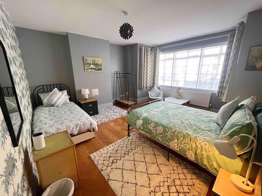 Spacious Semi-Detached Southsea House, Free Parking On Drive Portsmouth Exterior photo